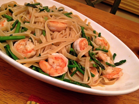 Spaghetti with Shrimp and Asparagus in Coconut Milk Sauce